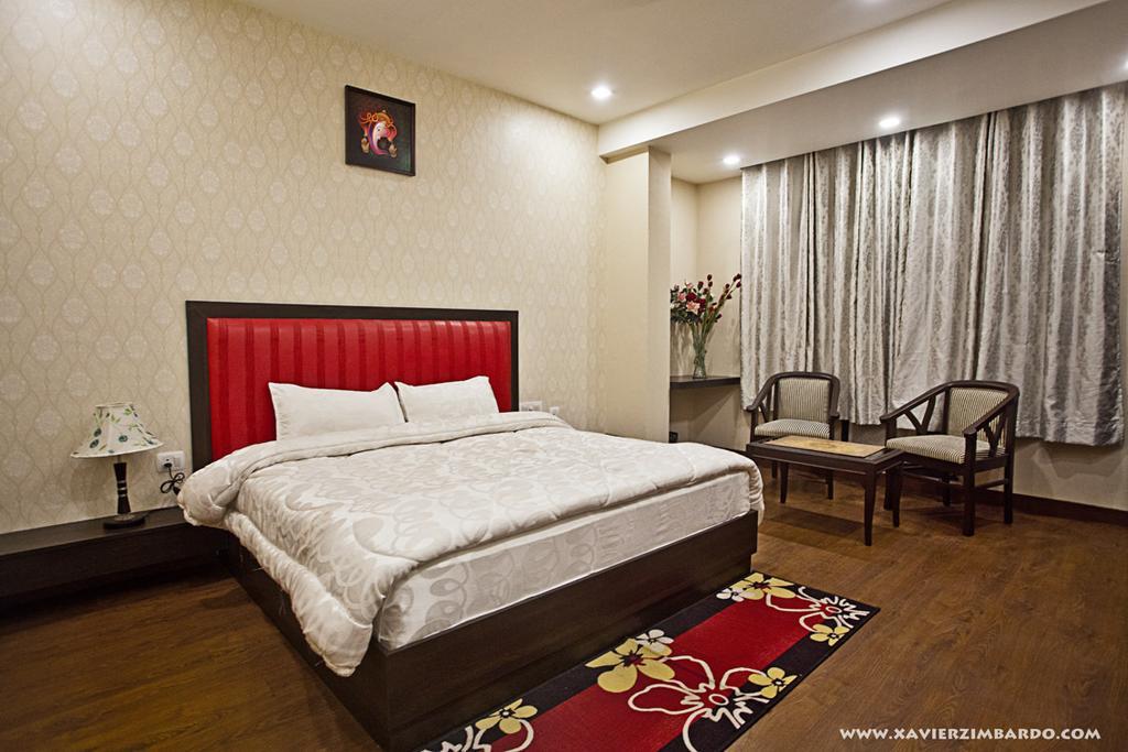 Hotel Krishna International Vrindavan Exterior photo