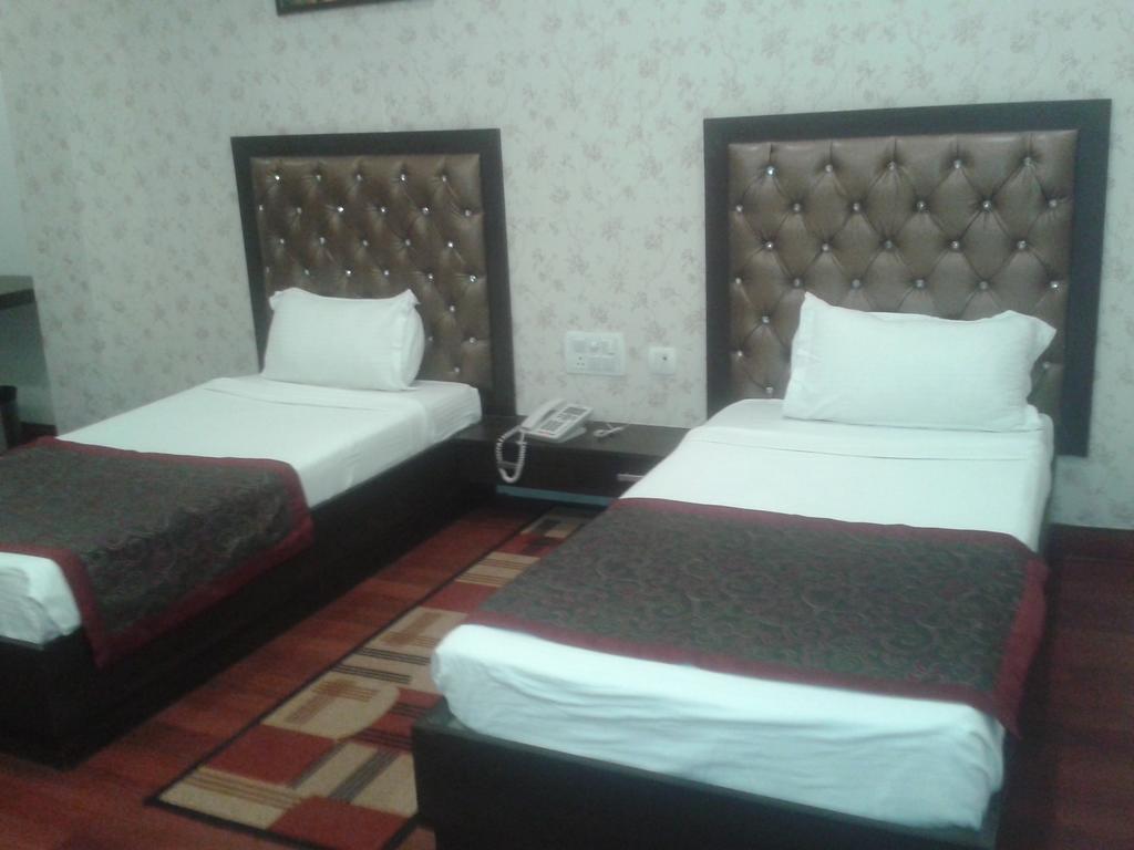 Hotel Krishna International Vrindavan Room photo