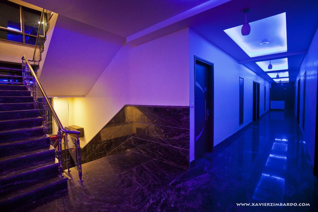 Hotel Krishna International Vrindavan Exterior photo