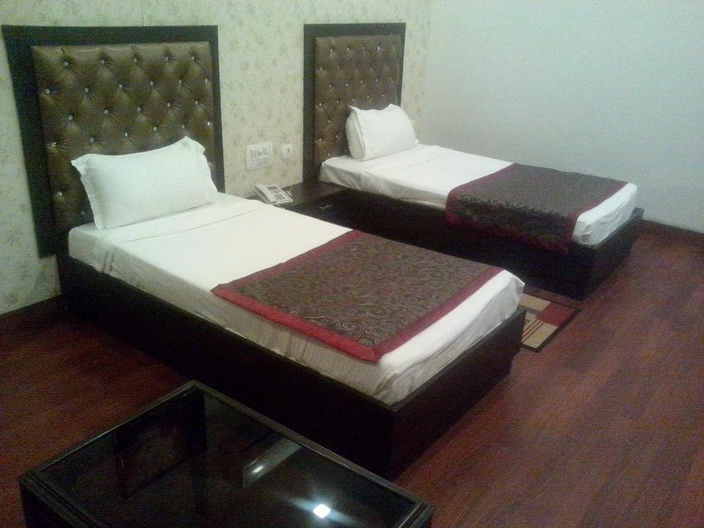 Hotel Krishna International Vrindavan Room photo