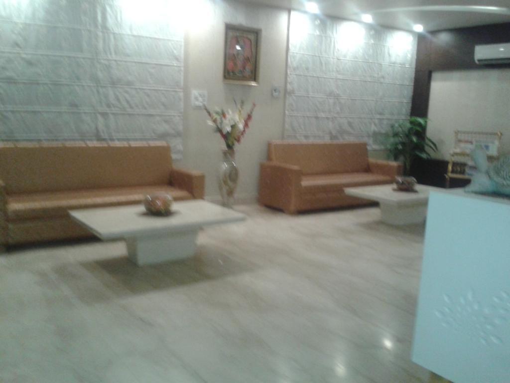 Hotel Krishna International Vrindavan Exterior photo