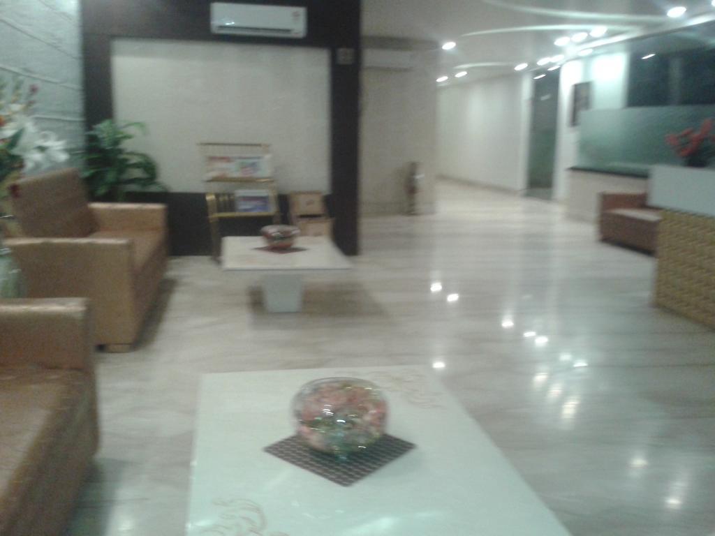 Hotel Krishna International Vrindavan Exterior photo