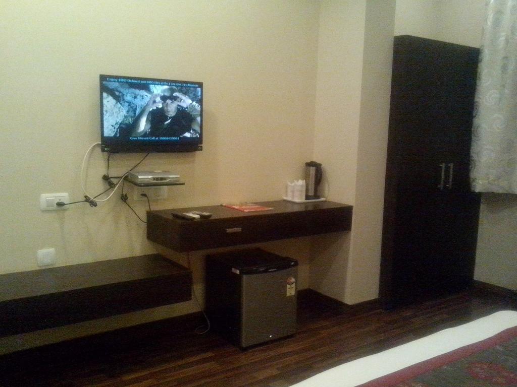 Hotel Krishna International Vrindavan Room photo