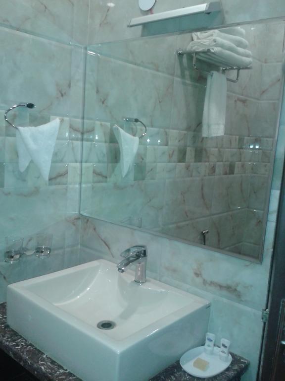 Hotel Krishna International Vrindavan Exterior photo