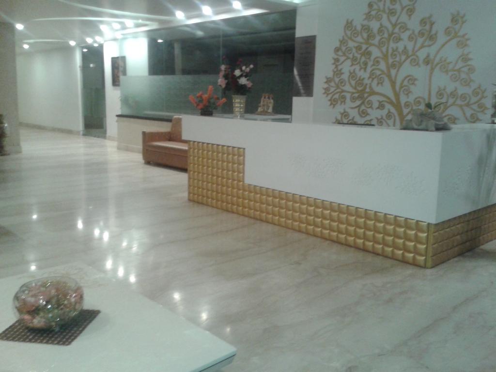 Hotel Krishna International Vrindavan Exterior photo
