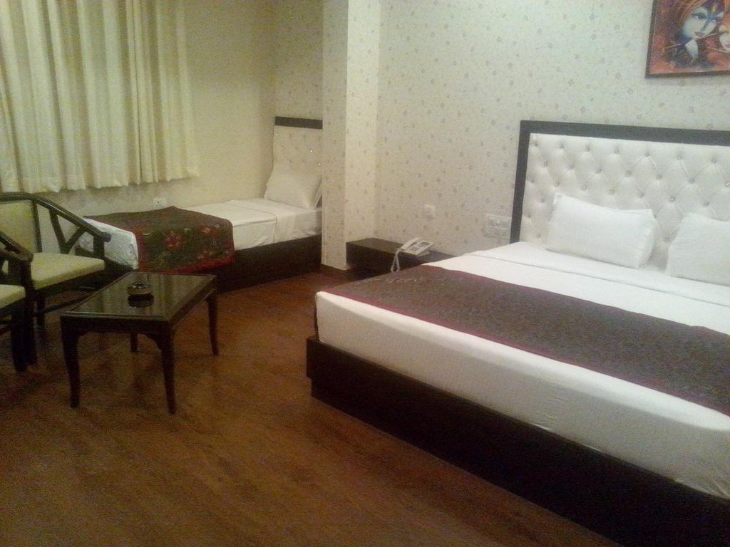 Hotel Krishna International Vrindavan Room photo