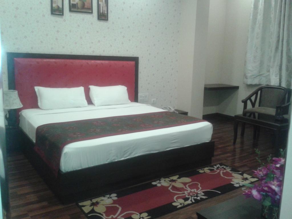 Hotel Krishna International Vrindavan Exterior photo