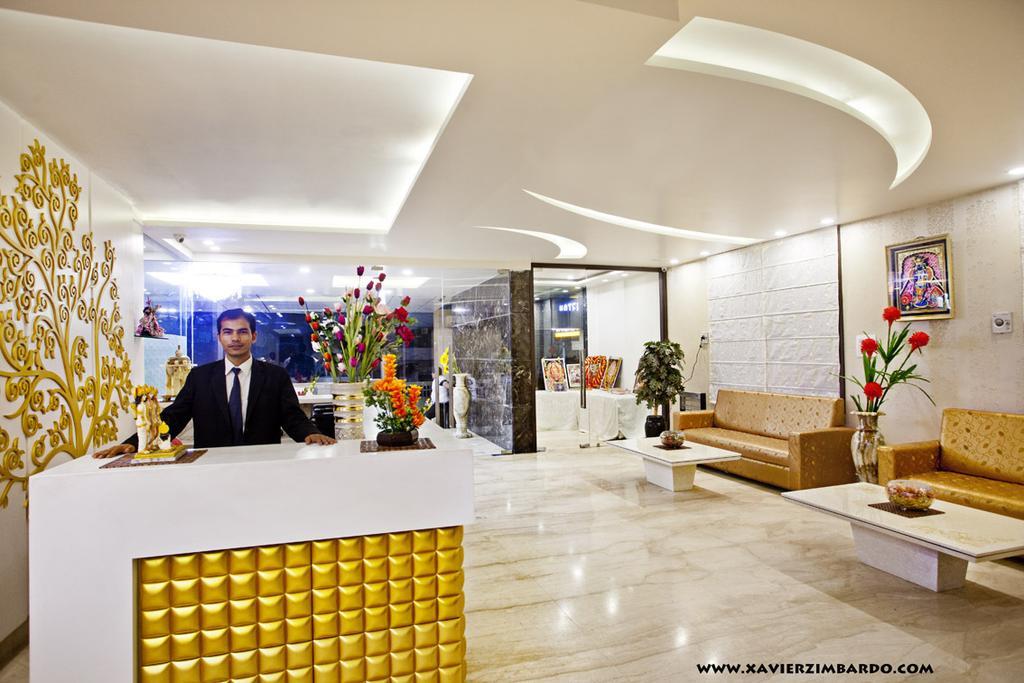 Hotel Krishna International Vrindavan Exterior photo
