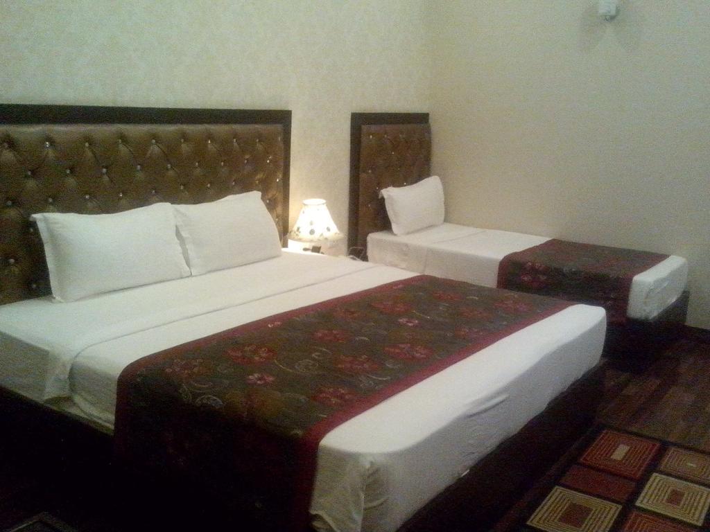 Hotel Krishna International Vrindavan Room photo