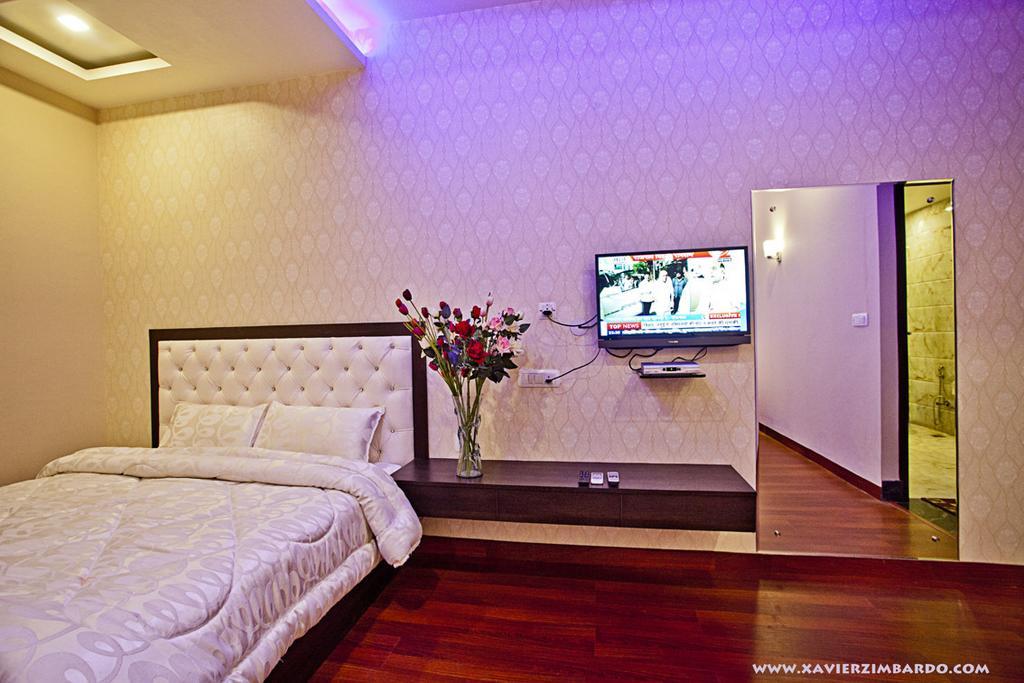 Hotel Krishna International Vrindavan Exterior photo