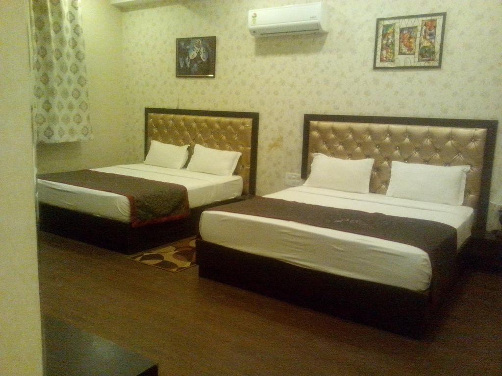 Hotel Krishna International Vrindavan Room photo