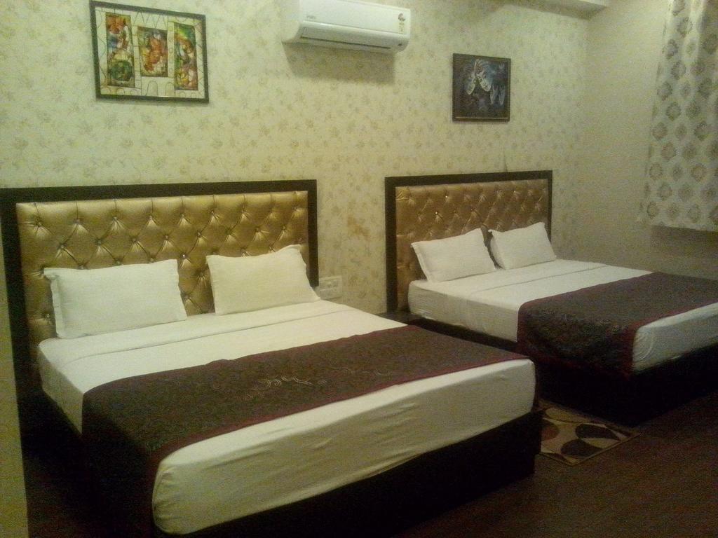Hotel Krishna International Vrindavan Room photo