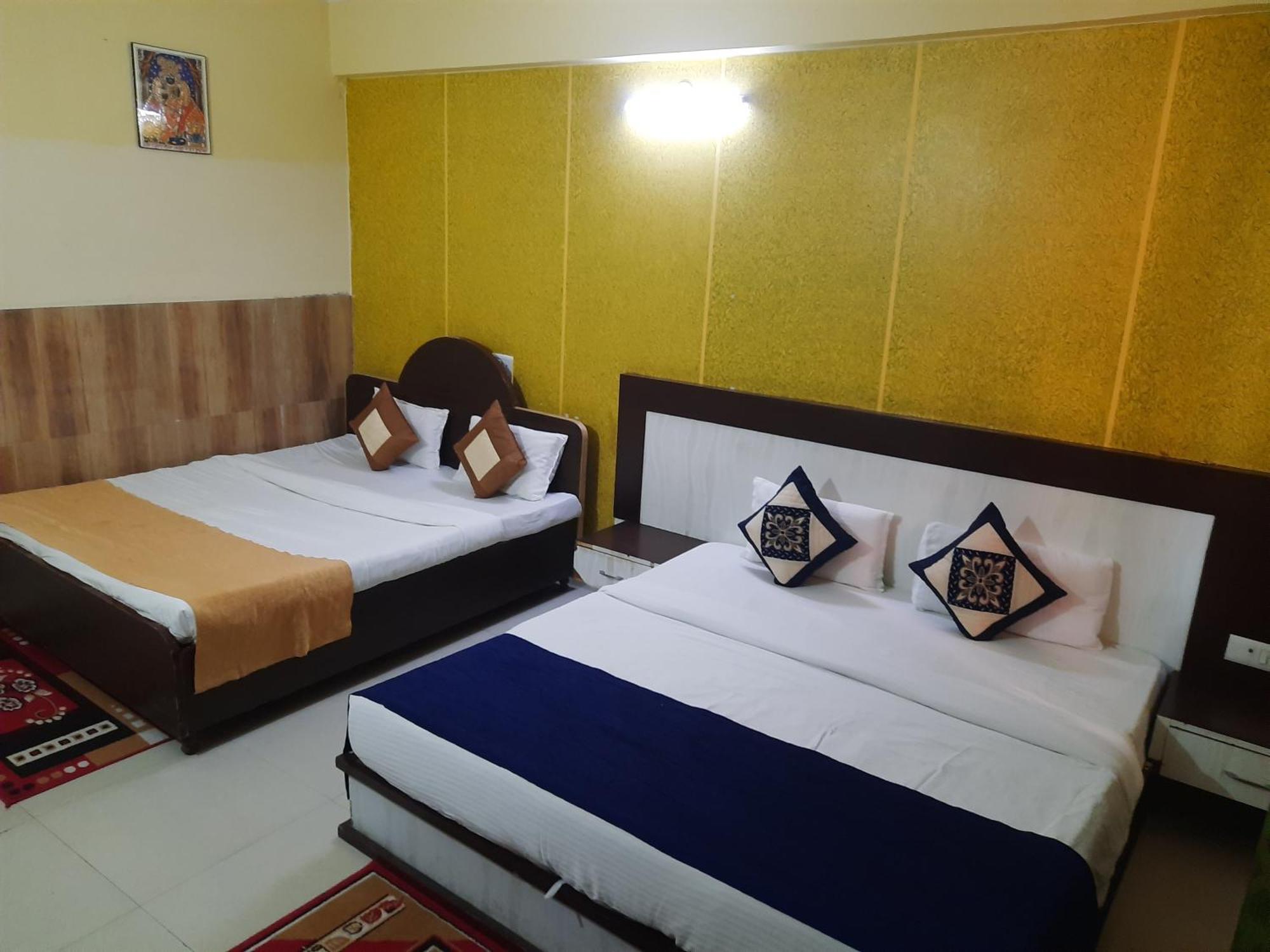 Hotel Krishna International Vrindavan Exterior photo