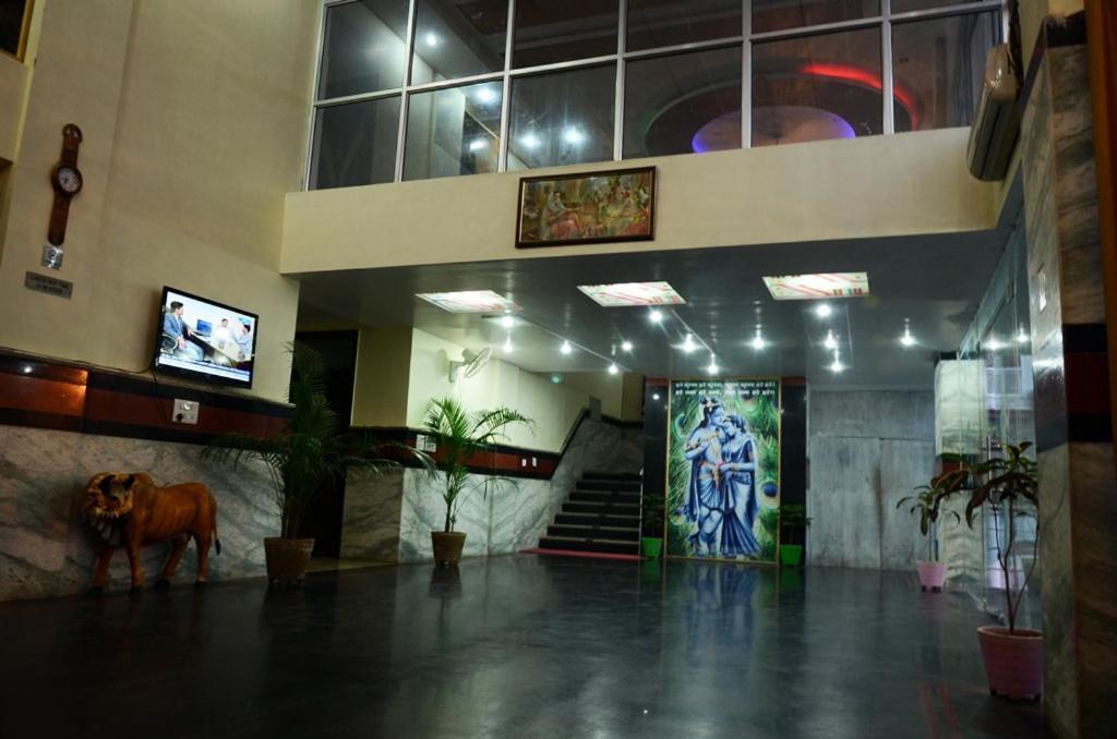 Hotel Krishna International Vrindavan Exterior photo