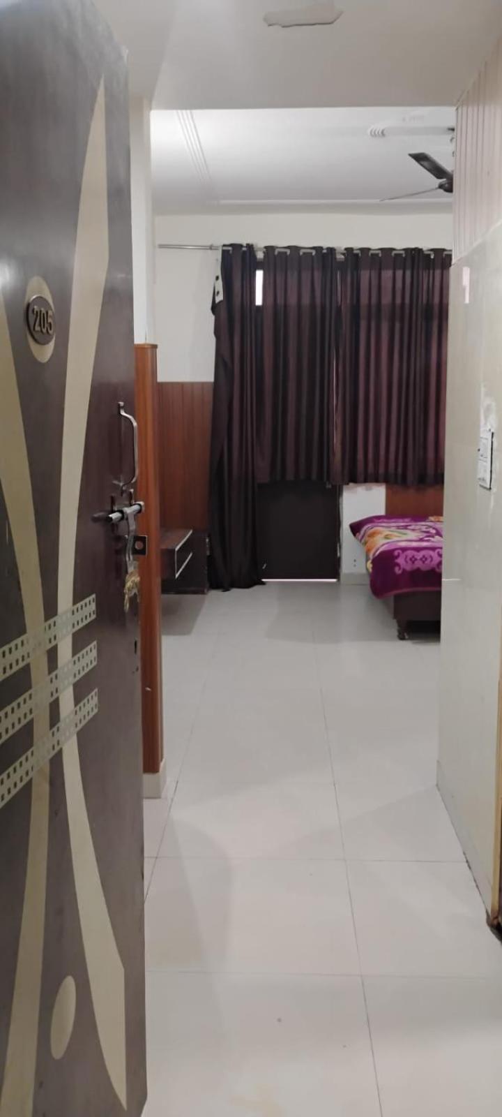 Hotel Krishna International Vrindavan Exterior photo