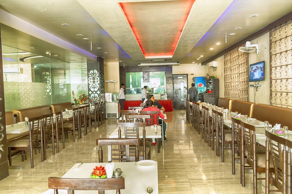 Hotel Krishna International Vrindavan Exterior photo